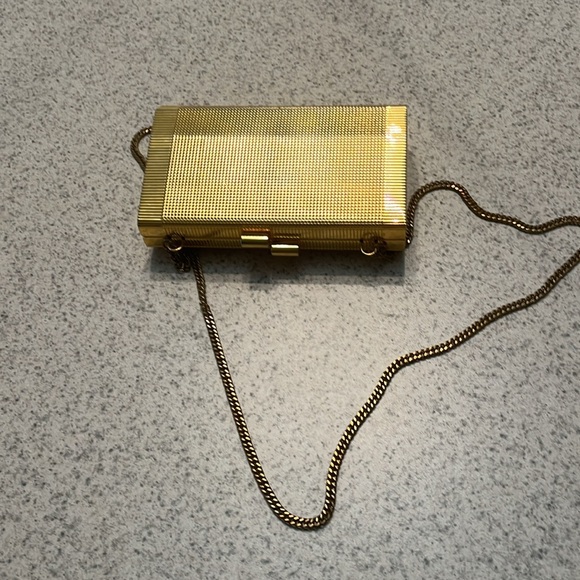 Vtg. Gold hard box purse with chain - Picture 5 of 12
